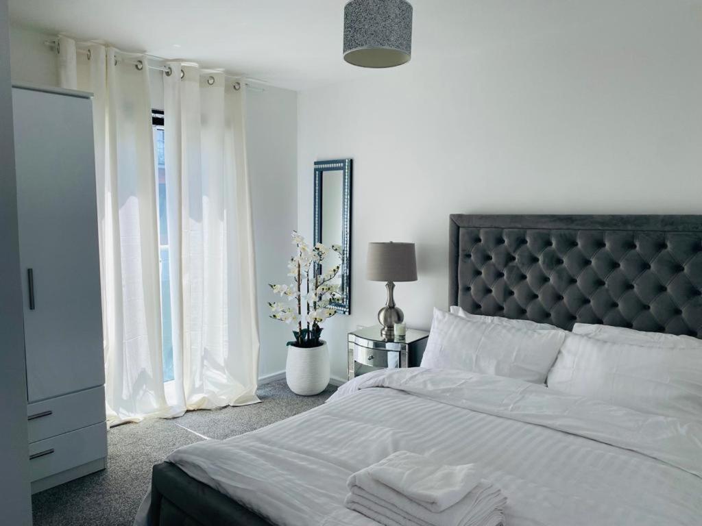 Modern, Stylish And Central Home Манчестер Экстерьер фото