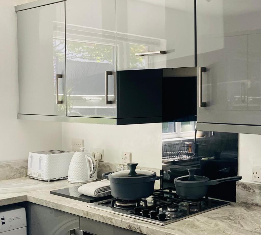 Modern, Stylish And Central Home Манчестер Экстерьер фото