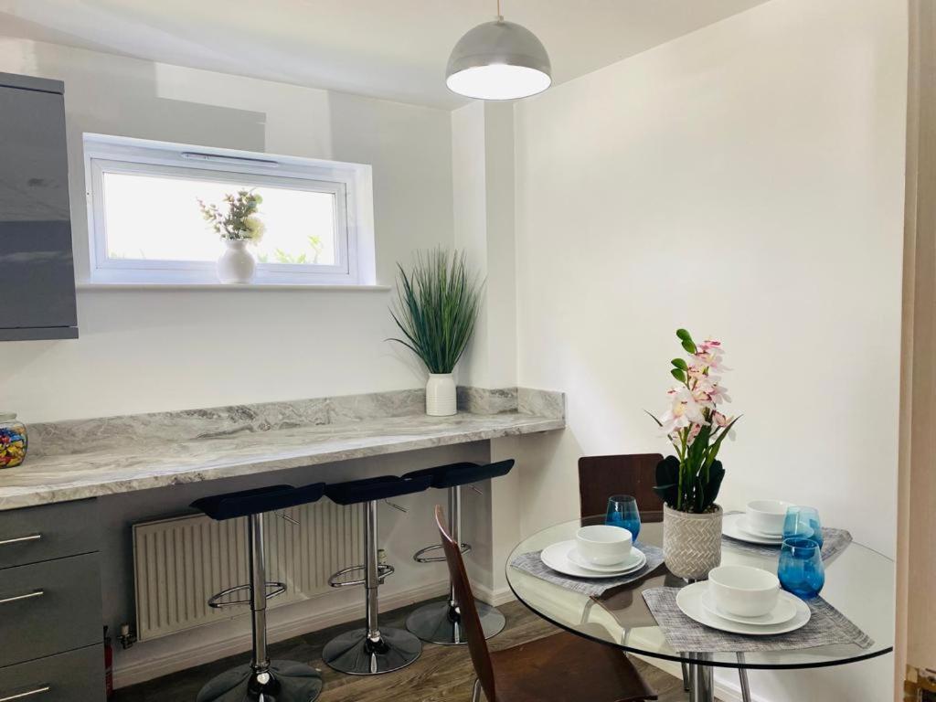Modern, Stylish And Central Home Манчестер Экстерьер фото