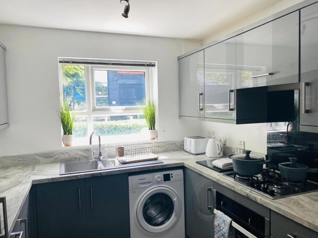 Modern, Stylish And Central Home Манчестер Экстерьер фото