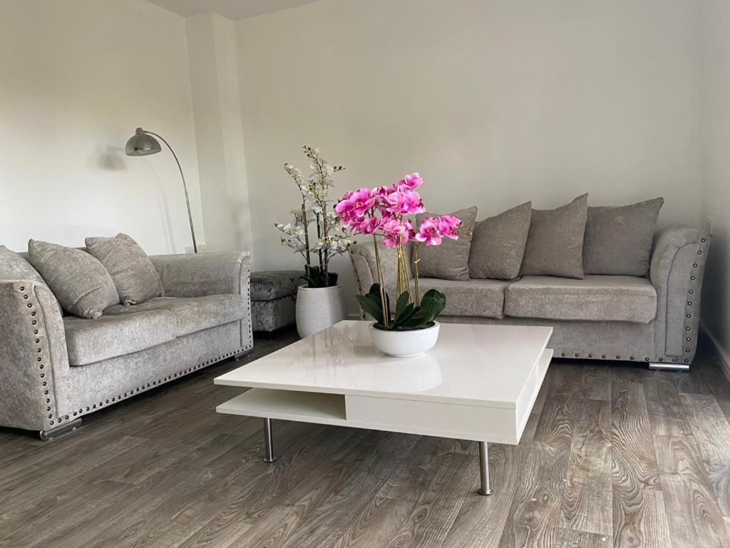 Modern, Stylish And Central Home Манчестер Экстерьер фото